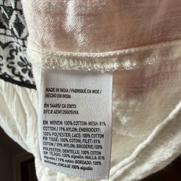 Embroidered Black and White Women's Top - Picture 6 of 6